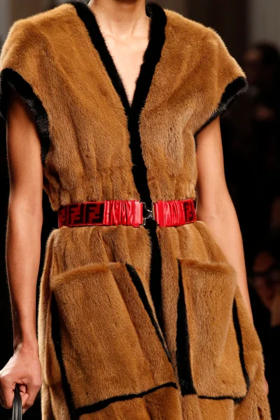 Look 19
